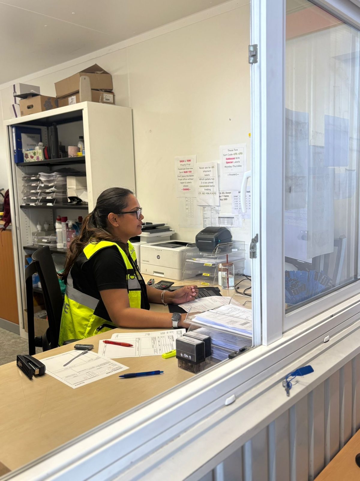 Planning en administratie op de werkvloer bij Shaoke Logistics